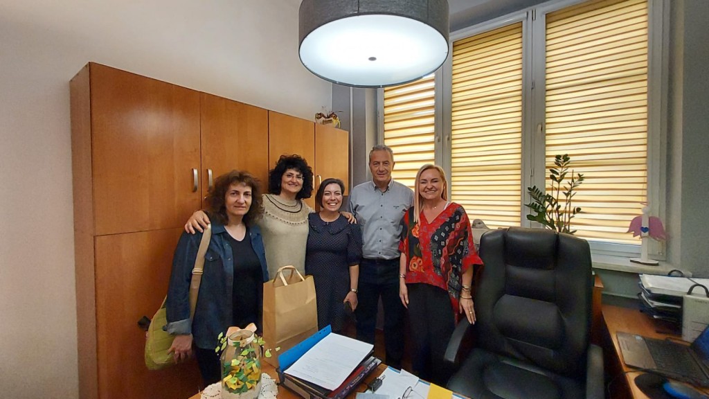 Nauczyciele szkoły greckiej z Panią Dyrektor Małgorzatą Wróbel