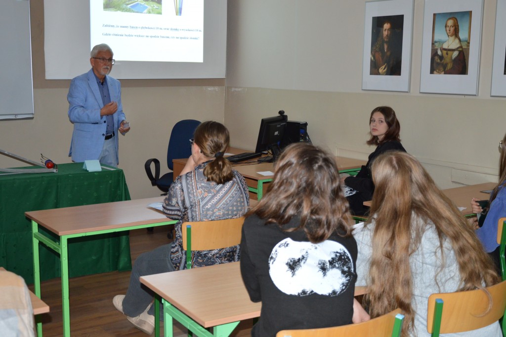 Paradoksy matematyczne przybliża p. prof. Zbigniew Turecki